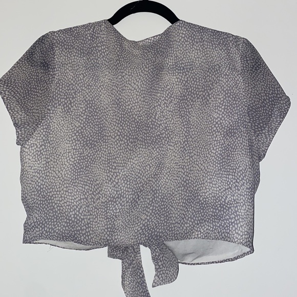 Y&I Boutique Tie Front Top- Size Large - Picture 5 of 5